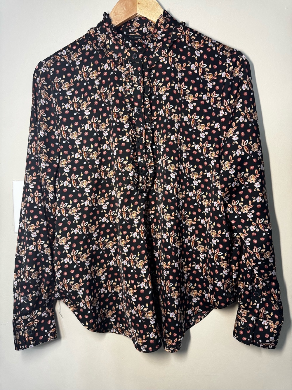 Ann Taylor Women's Black Floral Chiffon Mock Neck Ruffle Button Blouse L Office